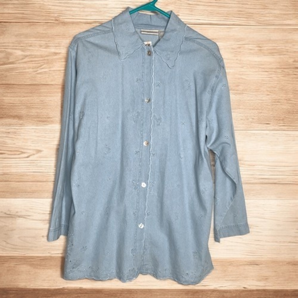 VTG Susan Bristol Casual Blue Denim Embroidered ButtonUp Shirt Women M Hong Kong